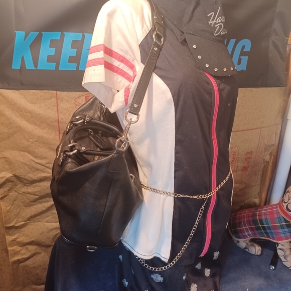 Coach Ashley - Picture 10 of 12